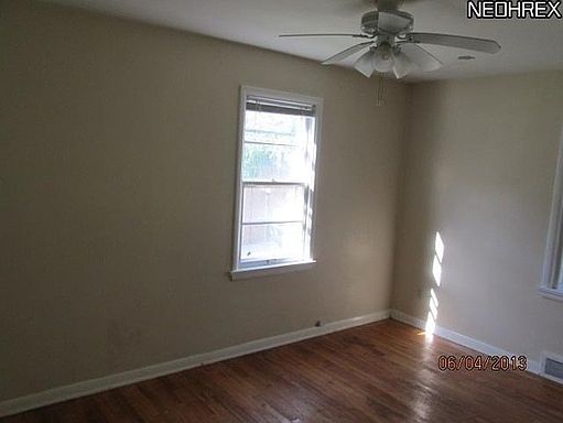 3rd image of 273 Greenvale Dr