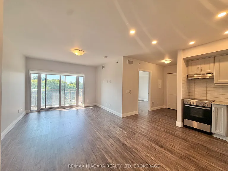 5698 Main St #405 — Photo 7