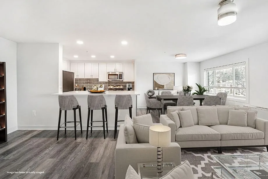 Ruxton Towers Apartments — Photo 3
