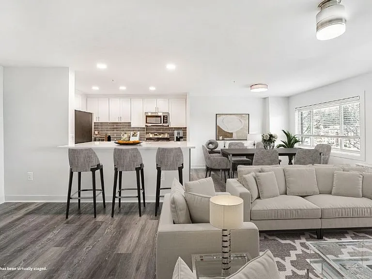 Ruxton Towers Apartments — Photo 2