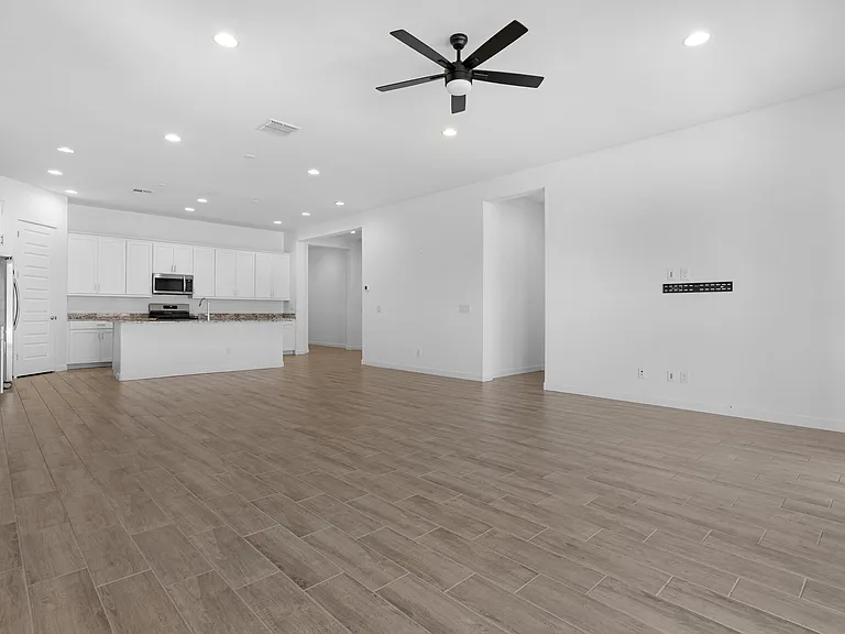 20132 W Catalina Dr — Photo 9