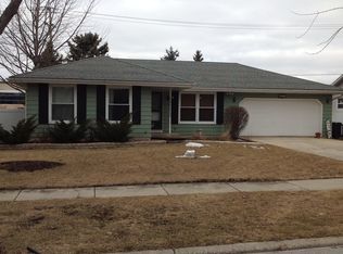 2071 Sapphire Ln, Aurora, IL 60506