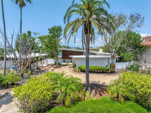 31 Dolphin Dr, Treasure Island, FL 33706