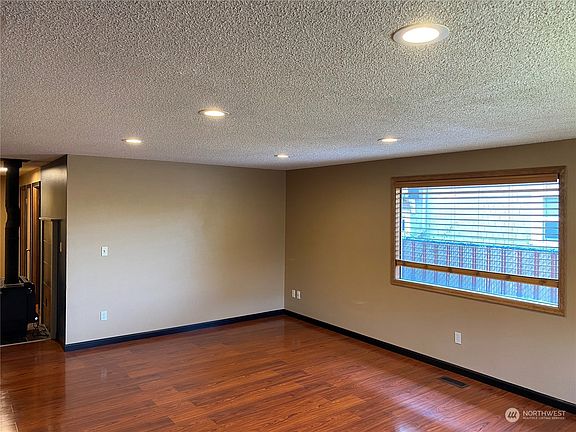 2nd image of 1612 Evergreen Street