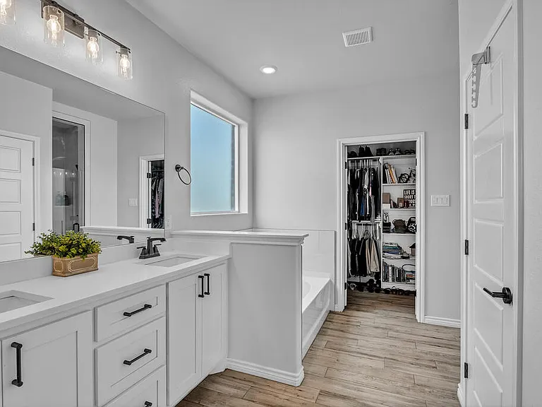 2726 Shirley Dr — Photo 16
