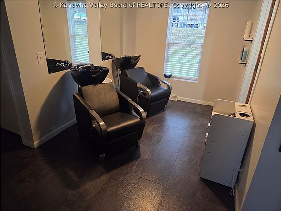 5th image of 402 5th St