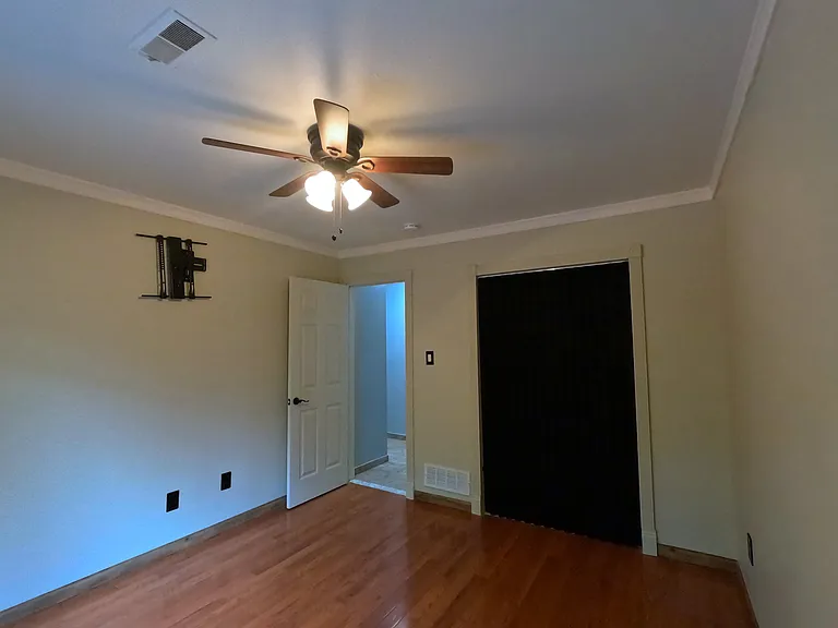 418 Bridge St — Photo 6