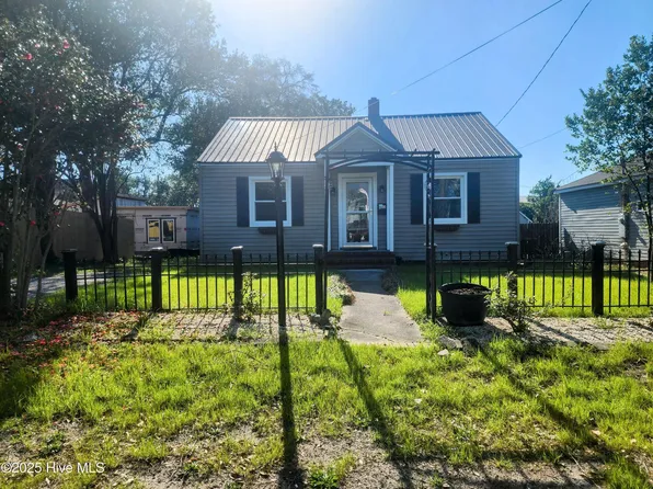 2090 Burnett Boulevard, Wilmington, NC 28401