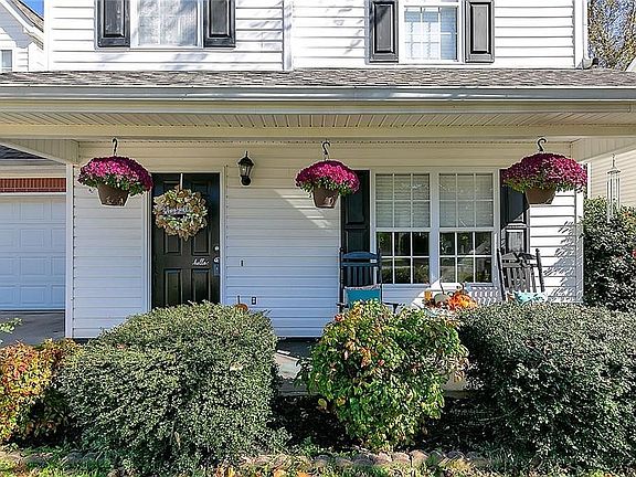 3rd image of 137 Richmond Dr
