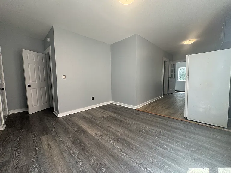 19 Whitmore St #1R — Photo 1