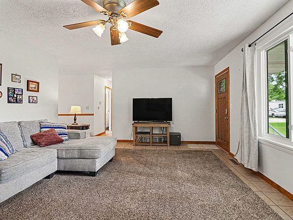 5th image of 2440 Busch Rd
