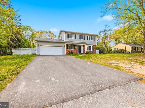 3rd image of 791 Rosewood Rd
