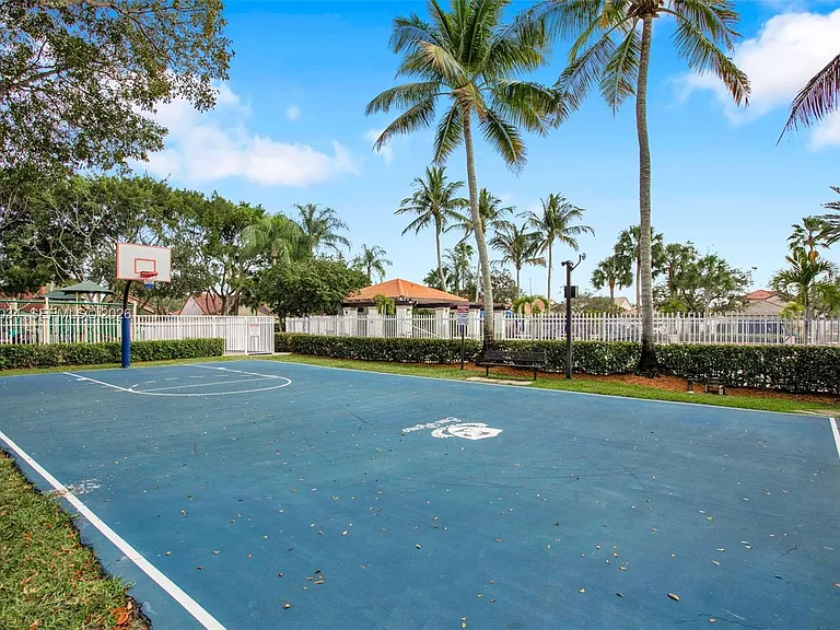 850 Sorrento Dr — Photo 25