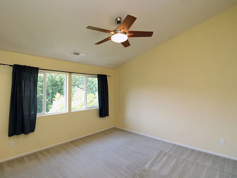 9946 NW Taylor St — Photo 15