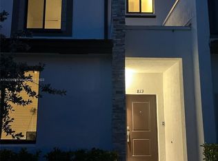 813 NE 211th St, Miami, FL 33179