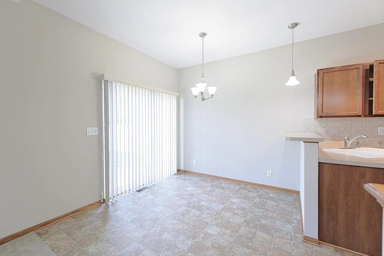 4 bed, 2231 sqft, $2,319 — Photo 4