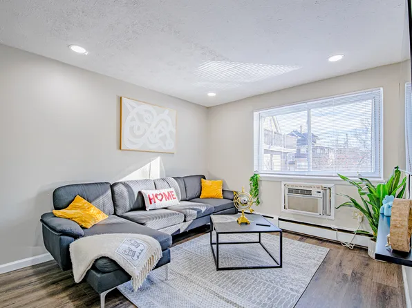 3118 W 14th St APT 208, Cleveland, OH 44109