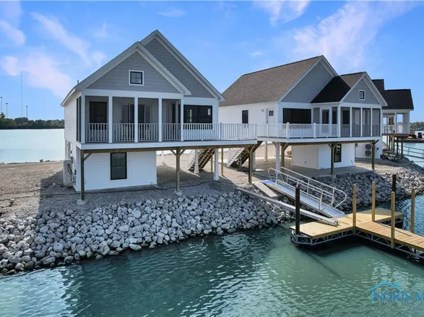 545 W Lakeshore Dr #9, Pt Clinton, OH 43452