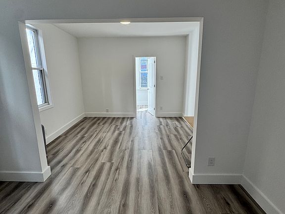 5th image of 953 Rhinelander Ave Floor 2