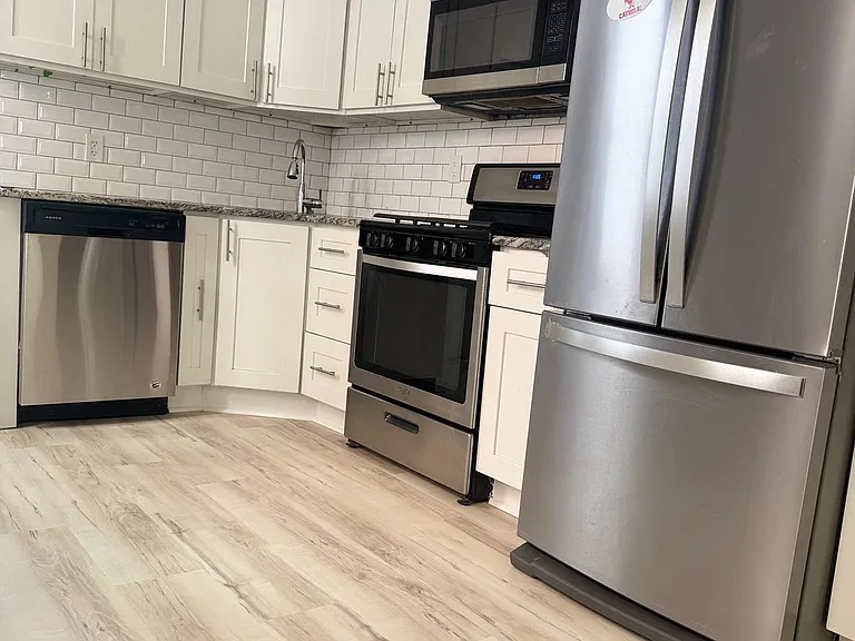 2339 E Fletcher St — Photo 4