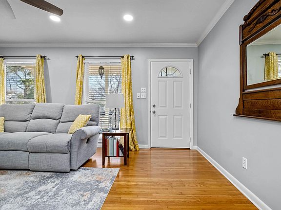 4th image of 2528 Yorkmont Dr