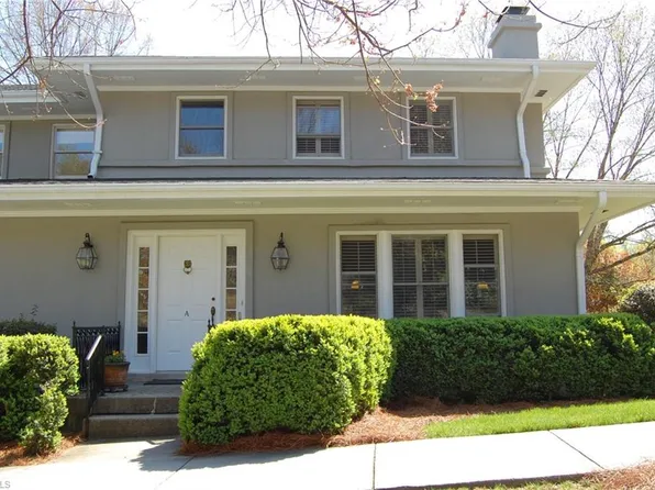 422A Fisher Park Cir, Greensboro, NC 27401