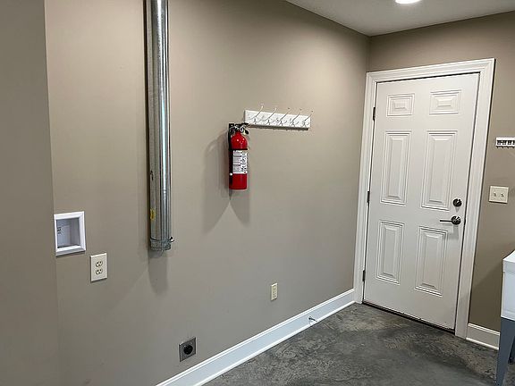 Washer and Dryer hookups