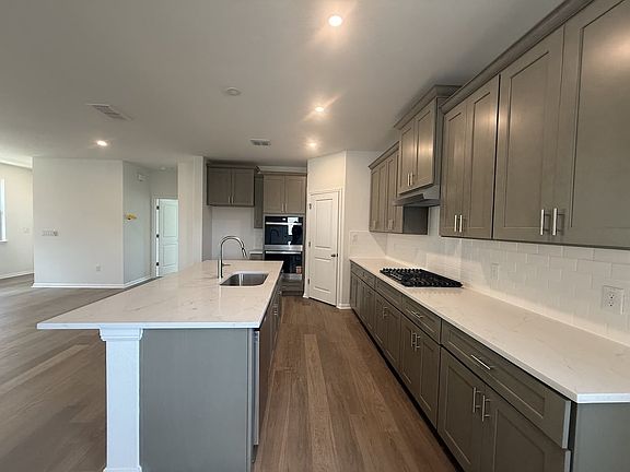 4th image of 348 Glocken Ln