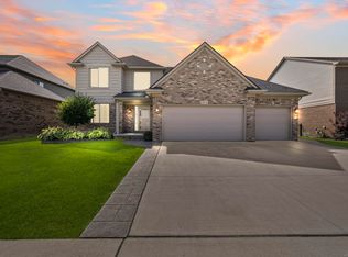 49570 Manistee Dr, Chesterfield, MI 48047