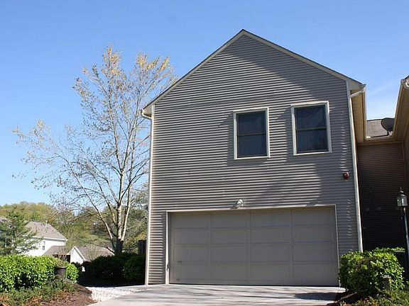 3rd image of 8606 Old Carriage Ct