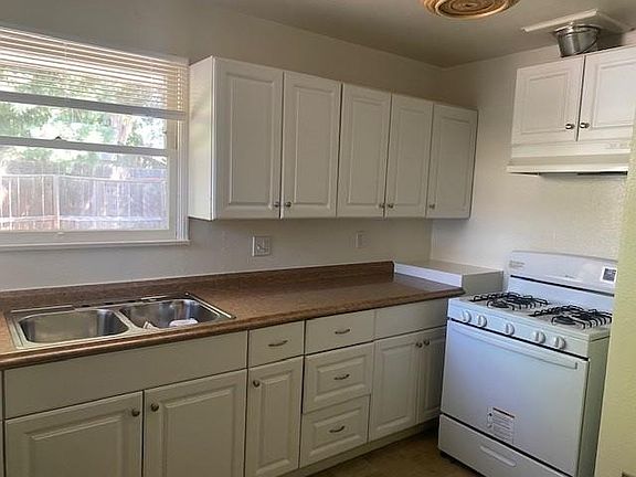 2nd image of 4641 Radford Ave #4641
