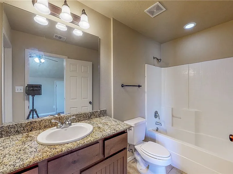 3414 Cullen Trl — Photo 25