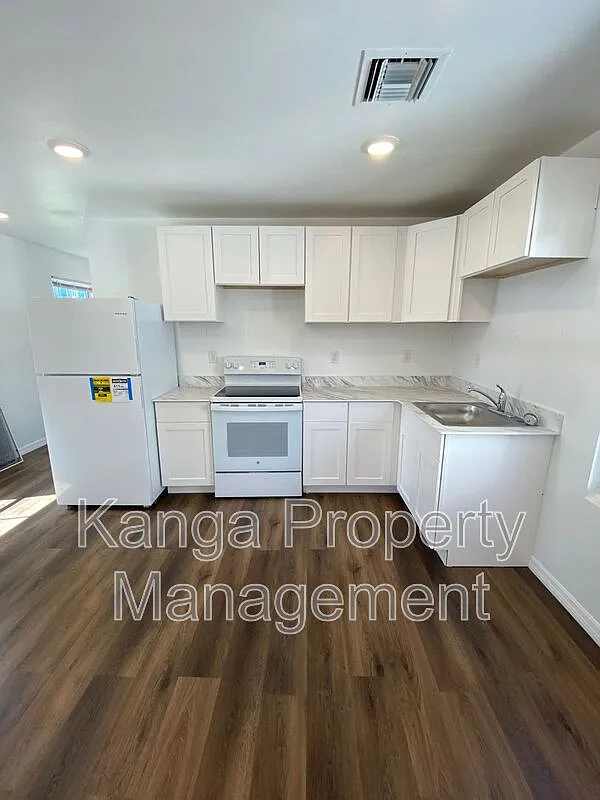 2 bed, 1.0 bath, $1,600 — Photo 1