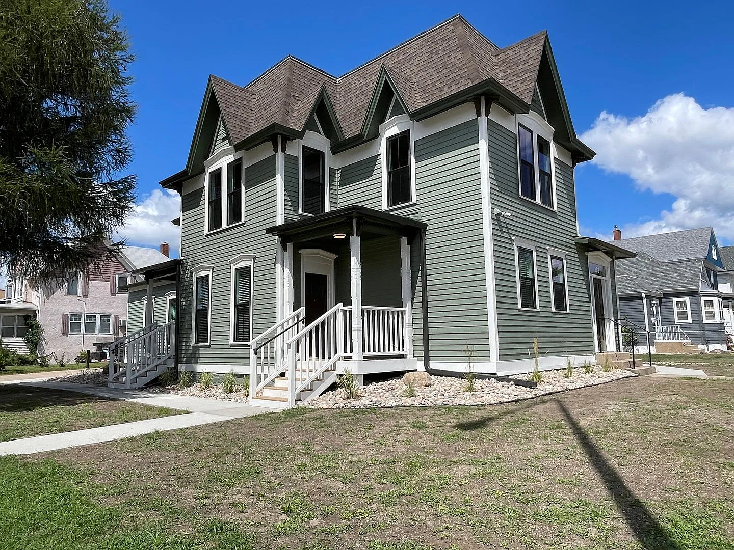 133 S Prairie Ave — Photo 1