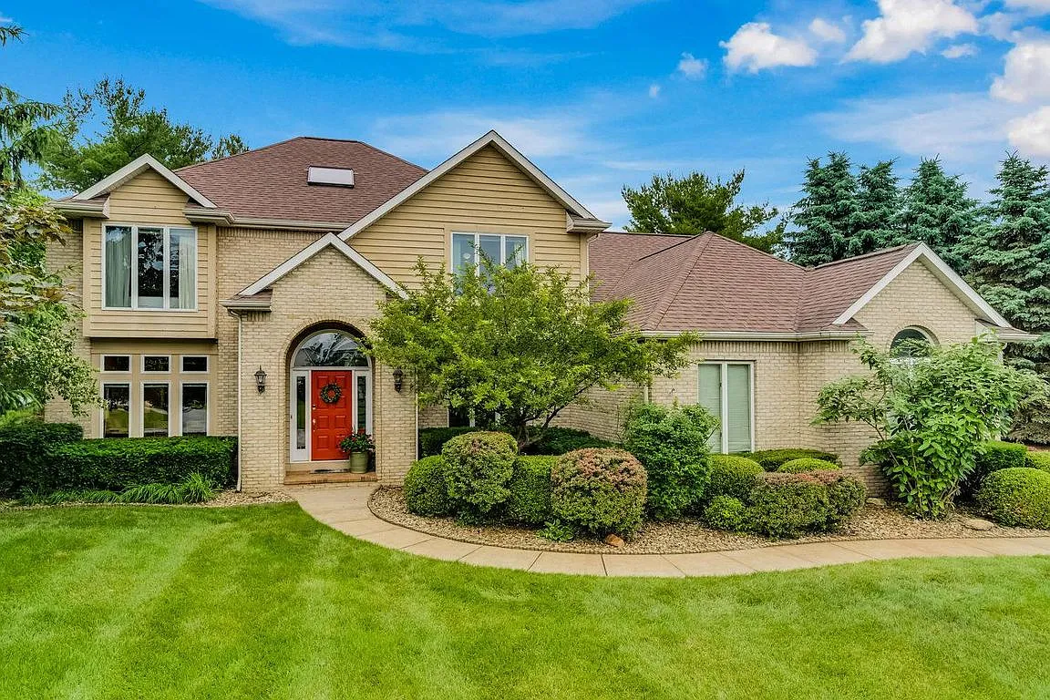 15415 Roscommon Ln photo 1