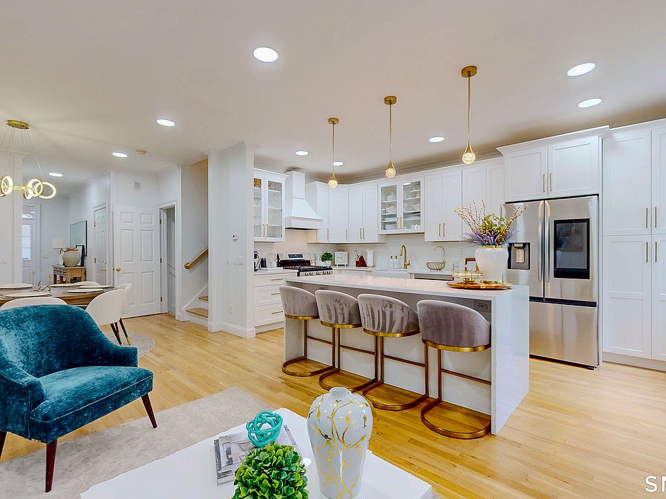 1st image of 14 Woodcrest Lane #14