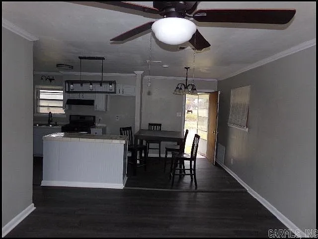 3 bed, 1.0 bath, 912 sqft, $1,000 — Photo 4
