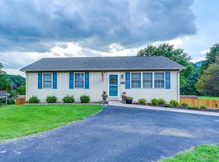 733 Laymantown Rd, Troutville, VA 24175