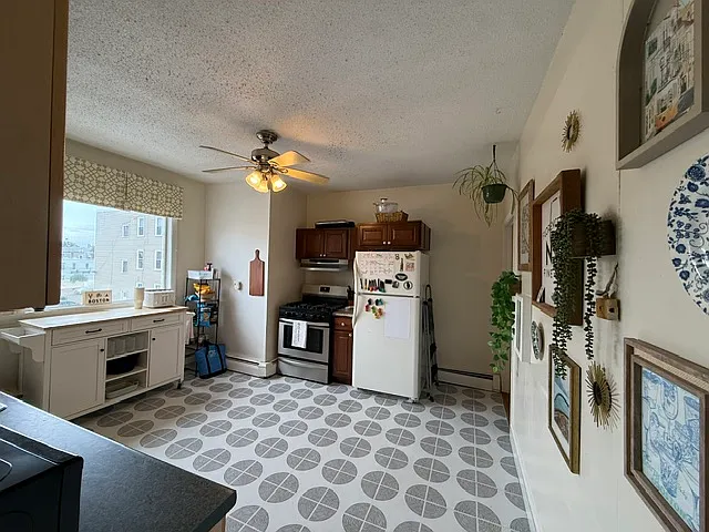 845 E 2nd St #2 — Photo 11