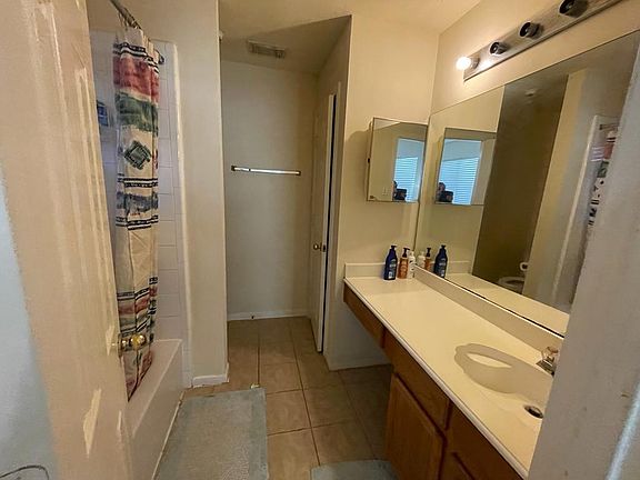 3rd image of 632 Meadow Knoll Dr