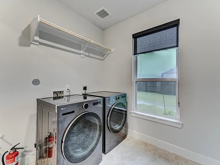 9522 Rialto Creek Dr — Photo 43