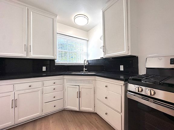 5th image of 5931 Cahuenga Blvd APT A