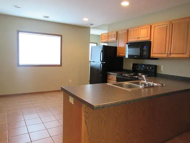 216 James Ave — Photo 7