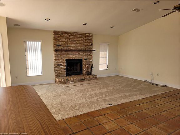 3rd image of 114 Lakefront Ct NE