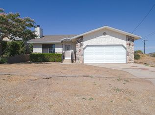 42661 Pinecliff Dr, Lake Hughes, CA 93532