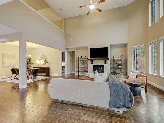 3rd image of 340 Chinchester Dr