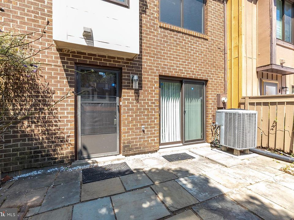1st image of 9900 Forest View Pl