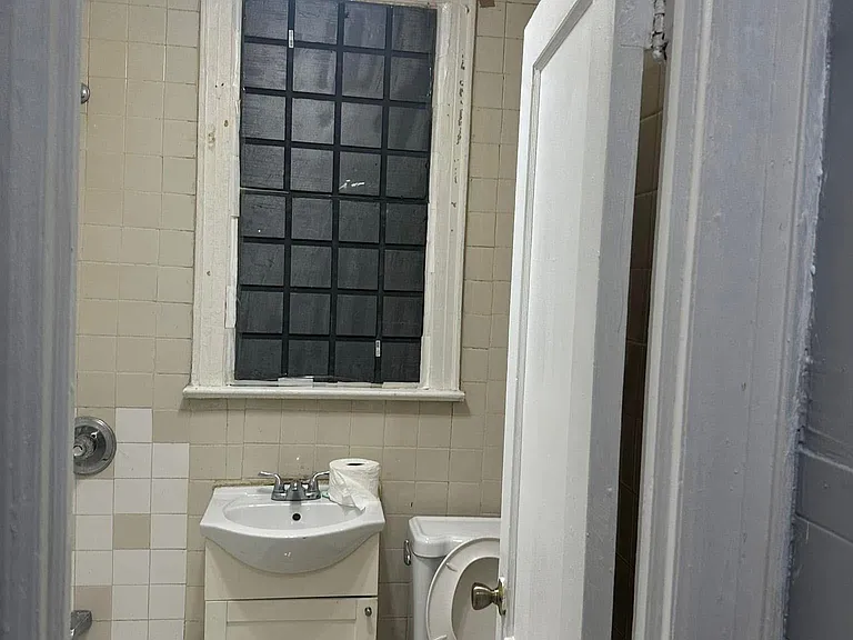 141 Roosevelt Ave #A — Photo 7