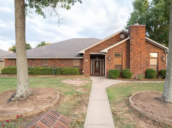 2300 Rannoch Ln, Fort Smith, AR 72908