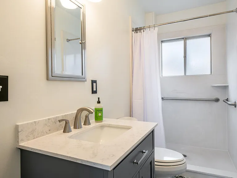 756 S Glendale St — Photo 13